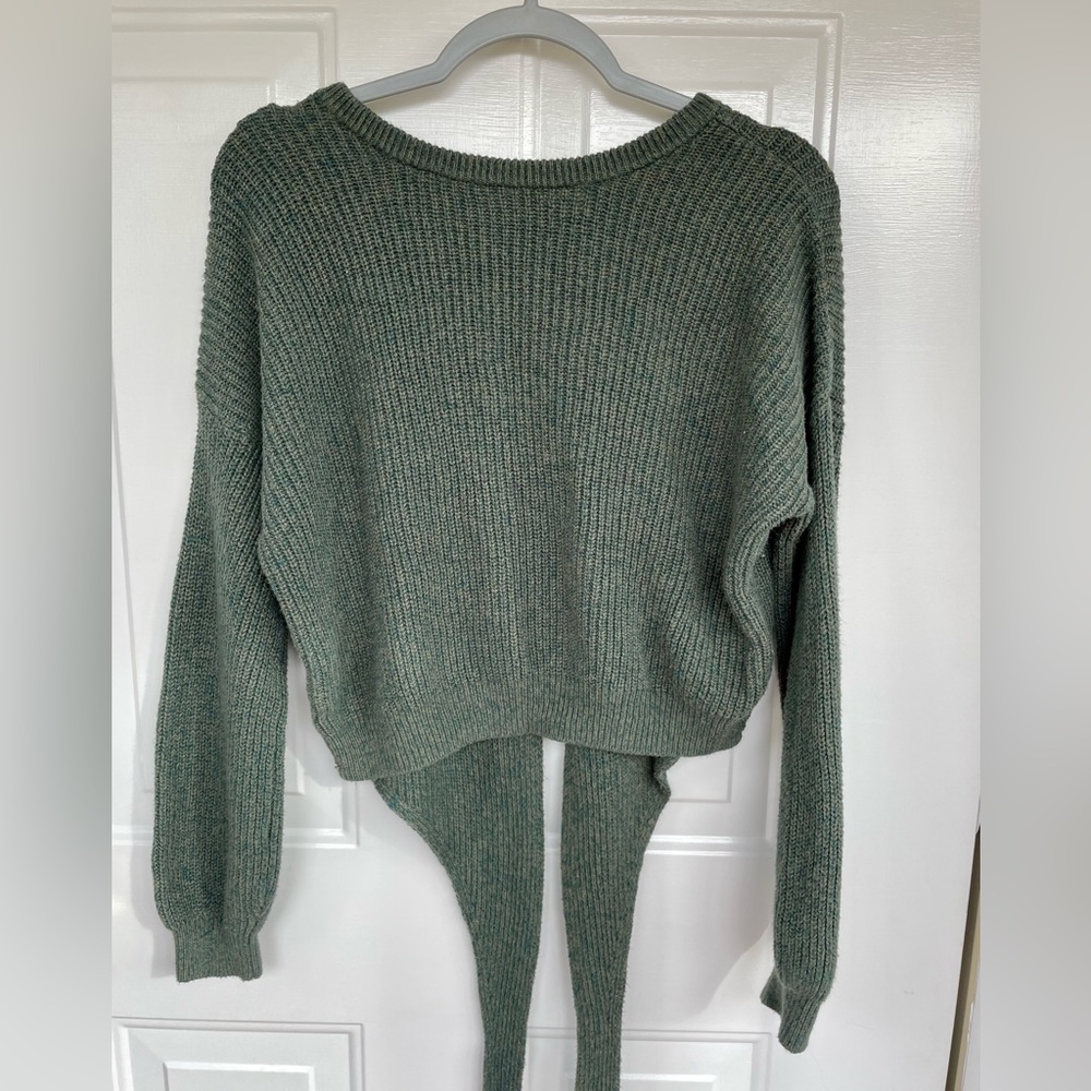 Hollister Front or Back Tie Sweater